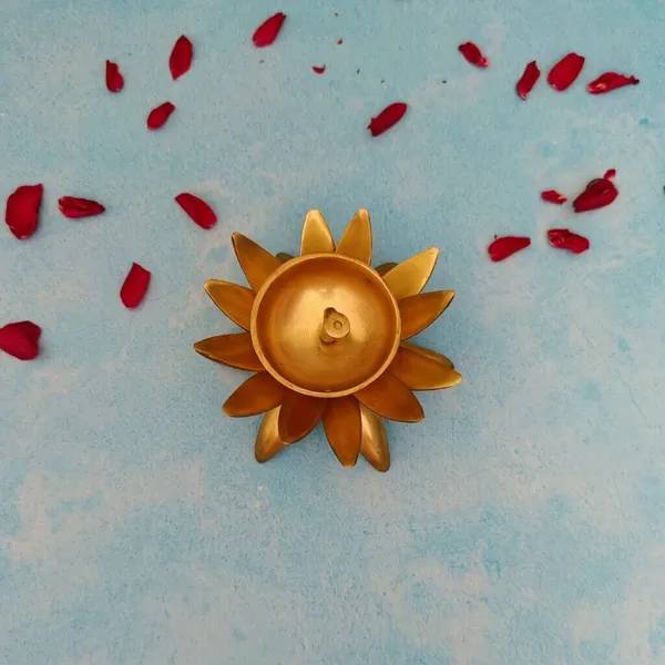 Lotus_Shape_Diya_1_Kg_Weight_For_Pooja_Room_And_Decor