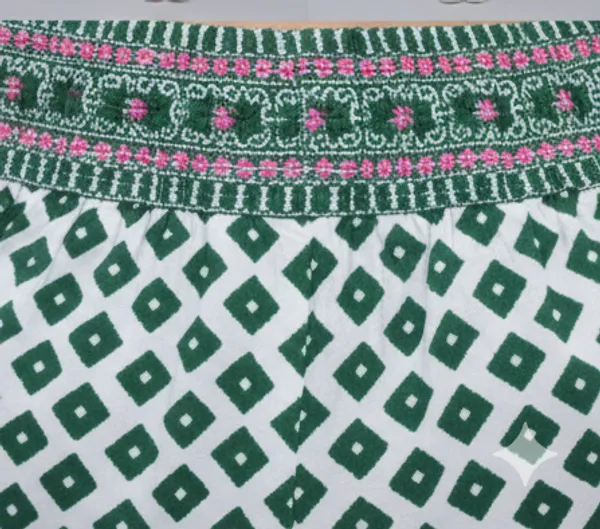 Green_Cotton_Poplin_Shorts_For_Women