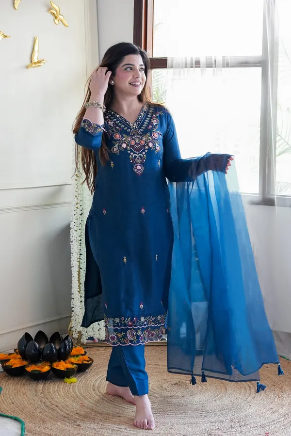 Women_Silk_Kurta_Pant_Dupatta_Set