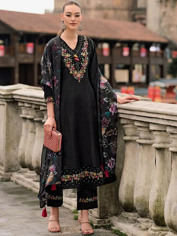 Women_Silk_Kurta_Pant_Dupatta_Set