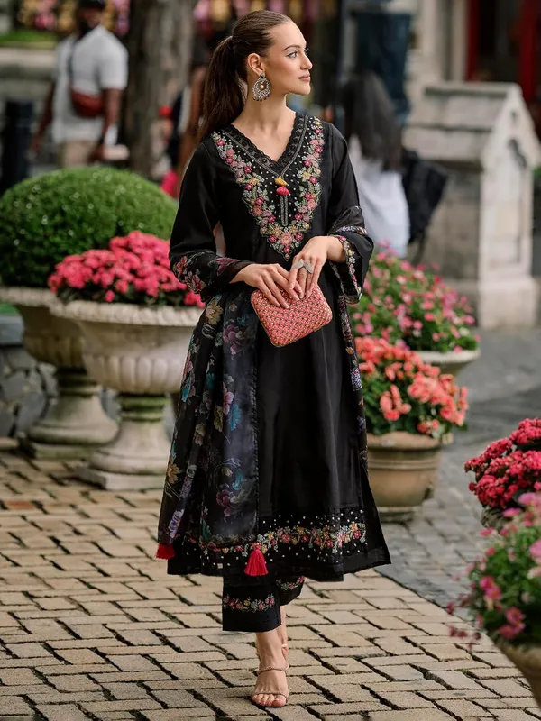 Women_Silk_Kurta_Pant_Dupatta_Set