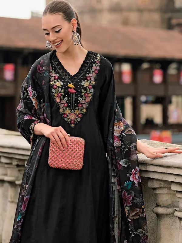 Women_Silk_Kurta_Pant_Dupatta_Set