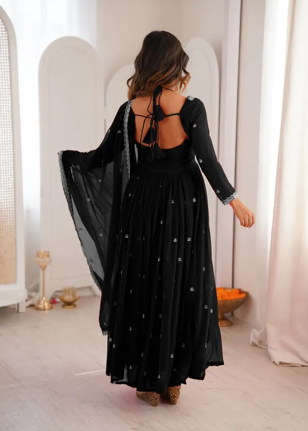 Black_New_Designer_Party_Wear_Heavy_Embroidery_Work_3_PIS_Suit_Set