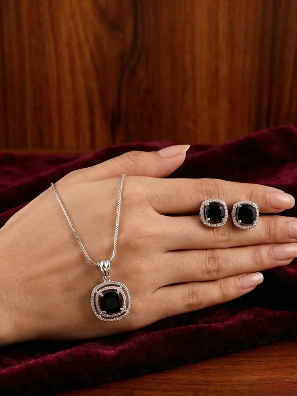 Black_stoned_Pendant_Set_for_Women