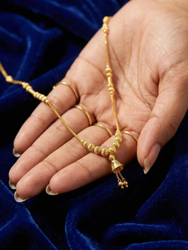 Golden_Alloy_Elegant_Mangal_Sutra_For_Women