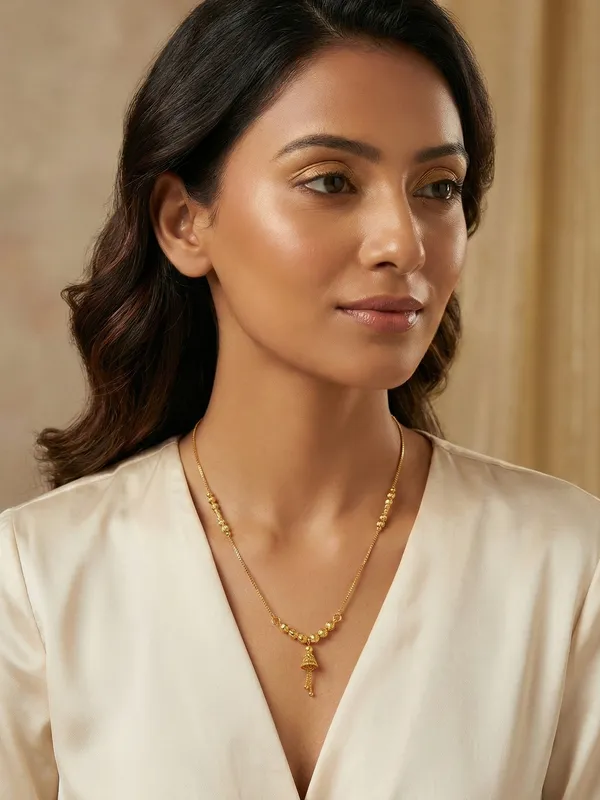 Golden_Alloy_Elegant_Mangal_Sutra_For_Women