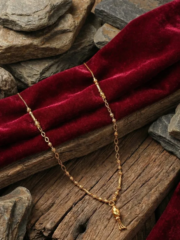 Golden_Alloy_Elegant_Mangal_Sutra_For_Women