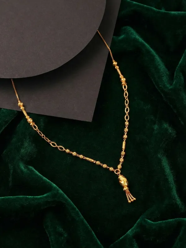 Golden_Alloy_Elegant_Mangal_Sutra_For_Women