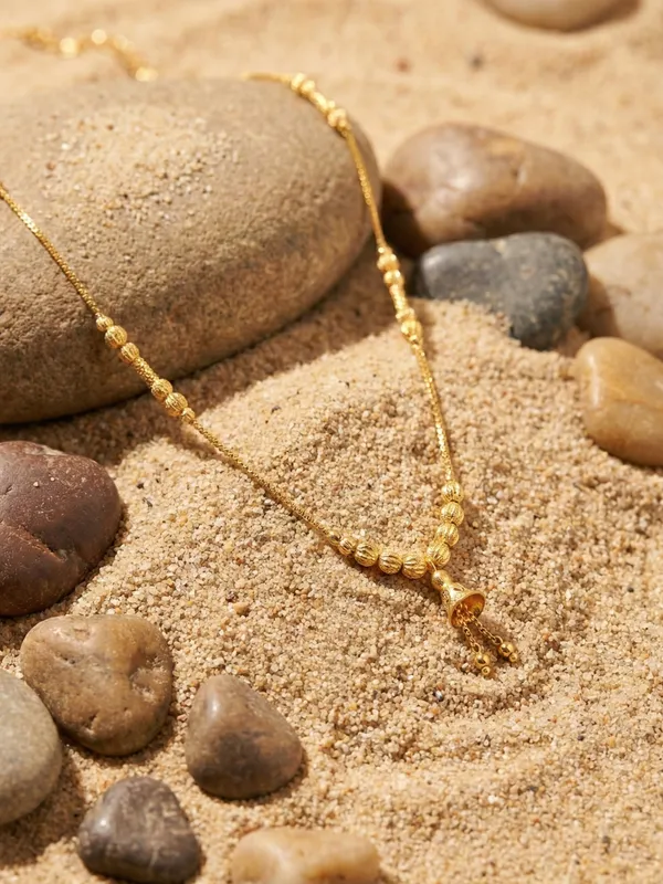 Golden_Alloy_Elegant_Mangal_Sutra_For_Women