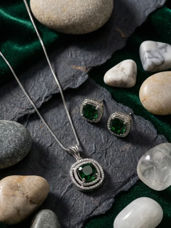 Green_stoned_Pendant_Set_for_Women