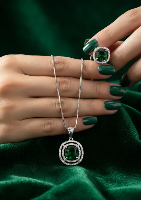 Green_stoned_Pendant_Set_for_Women