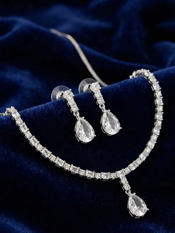 Silver_Alloy_Elegant_Necklace_Set_For_Women
