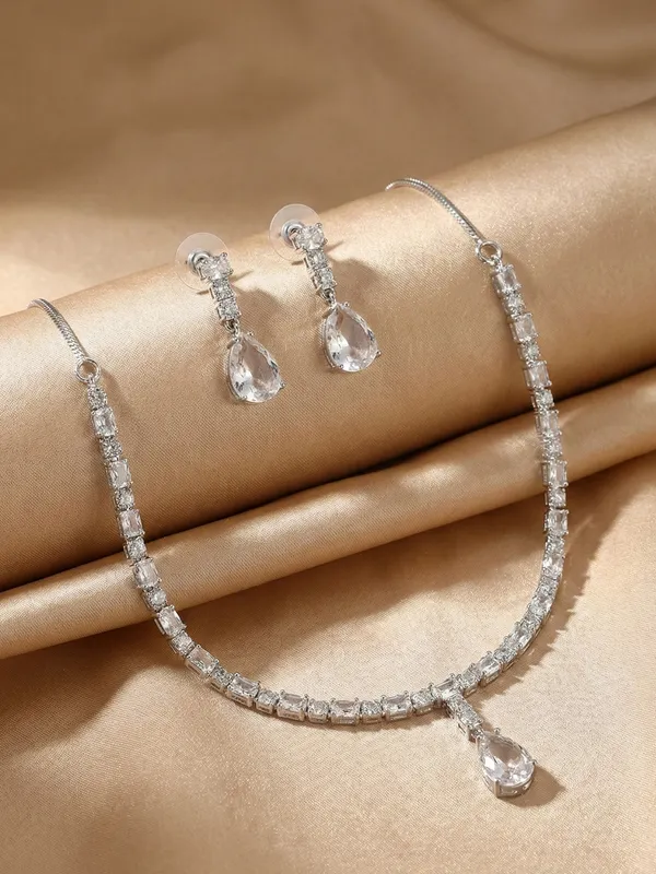 Silver_Alloy_Elegant_Necklace_Set_For_Women
