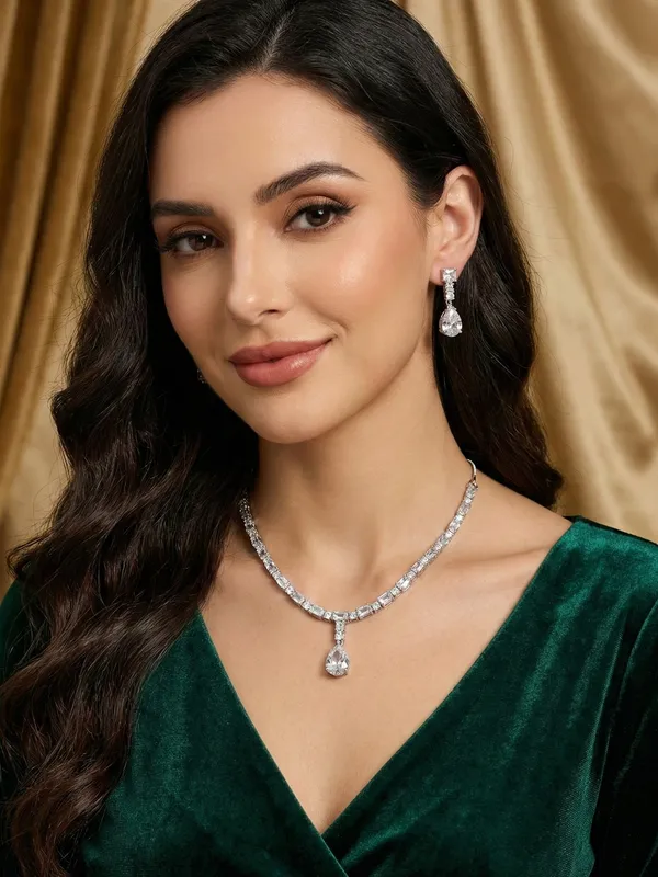 Silver_Alloy_Elegant_Necklace_Set_For_Women