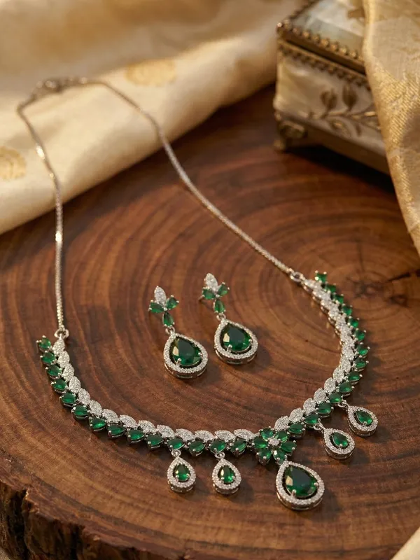 Green_Alloy_Elegant_Jewellery_Set_For_Women