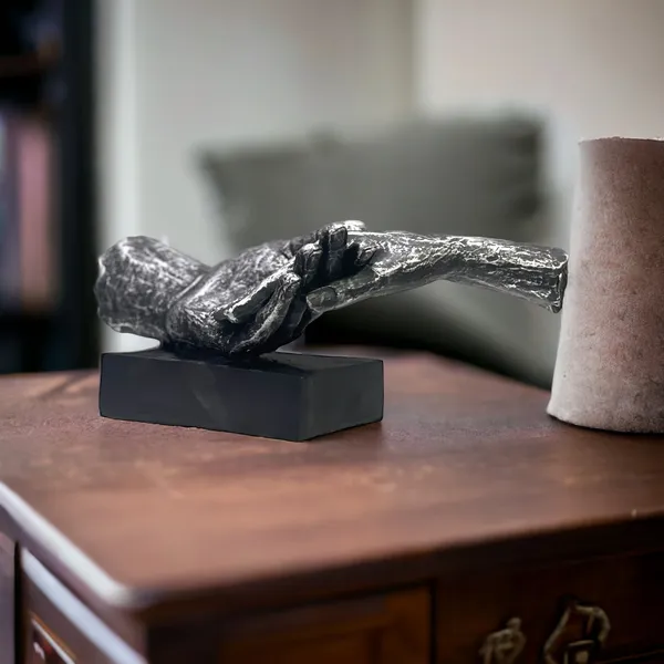 Black_Wedding_Proposal_Engagement_Couples_Holding_Hand_In_Hand_Statue