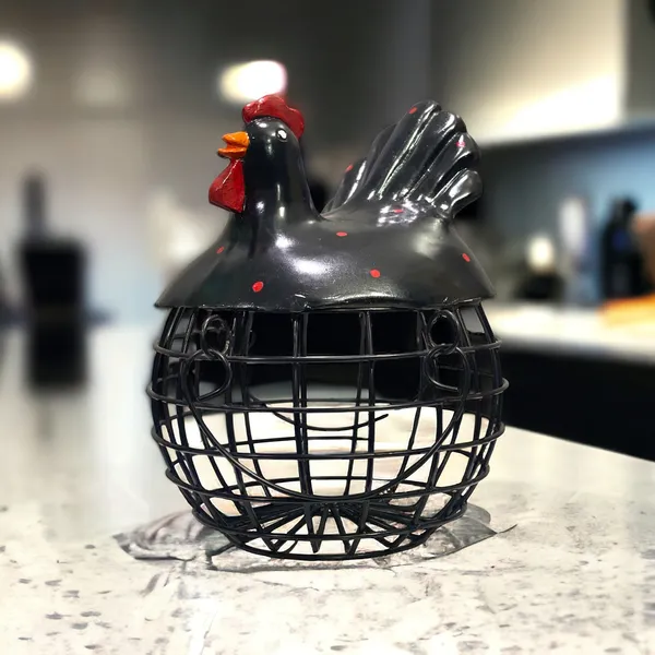 Black_Rooster_Hen_Basket_For_40_Eggs_Best_For_Decor