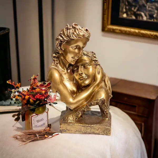 Golden_Romantic_Love_Couple_Statue_Figurine_For_Home_Decor_Gift