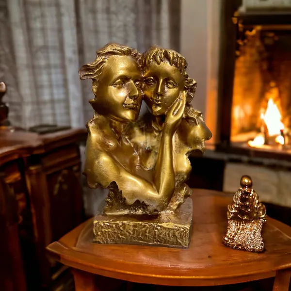 Golden_Romantic_Love_Couple_Statue_Figurine_For_Home_Decor_Gift