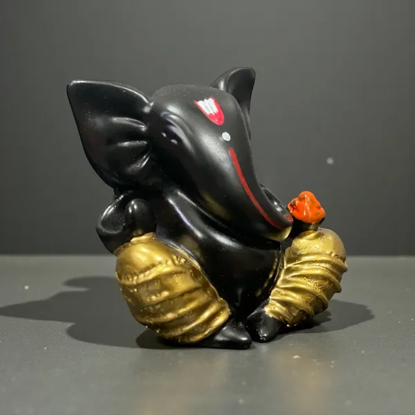 Black_&_Golden_Car_Dashboard_Ganesh_Idol_Gifting_Office_Puja_Decor