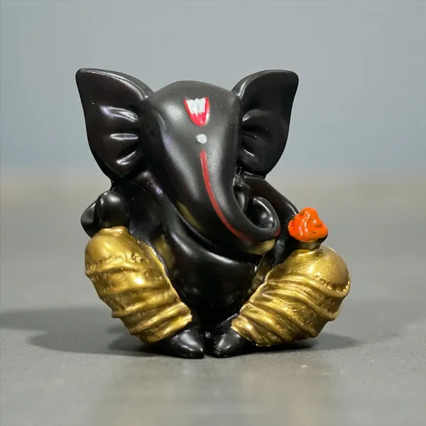 Black_&_Golden_Car_Dashboard_Ganesh_Idol_Gifting_Office_Puja_Decor