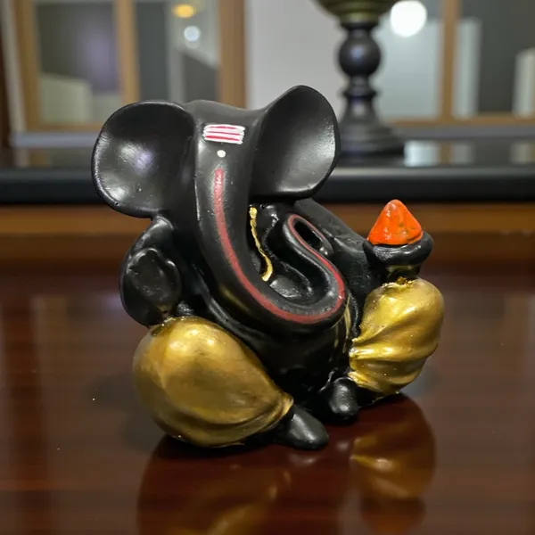 Black_Small_Lord_Ganpati_Statue_Best_For_Car_Dashboard_Gifting_Office_Home_Puja_Decor