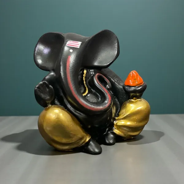 Black_Small_Lord_Ganpati_Statue_Best_For_Car_Dashboard_Gifting_Office_Home_Puja_Decor