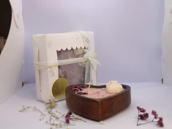 Wooden_heart_tray_(lavender)Premium_Soy_Wax_Candle_|_HomeFragrance_&_Wellness_Aroma