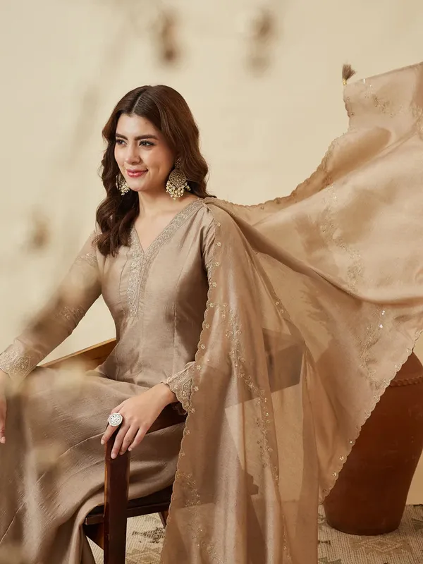 Beige_Earthloom_Anarkali_Set