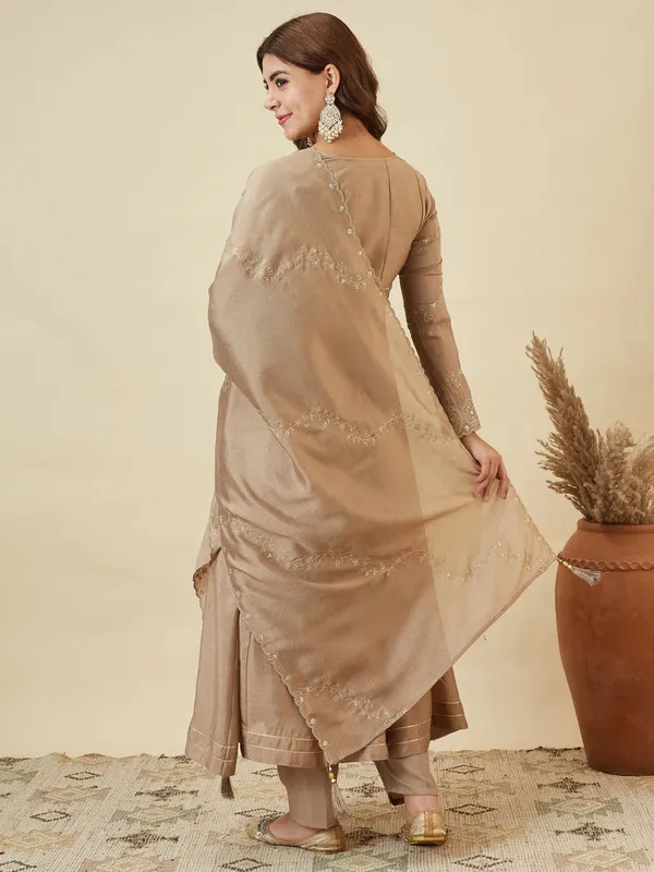 Beige_Earthloom_Anarkali_Set