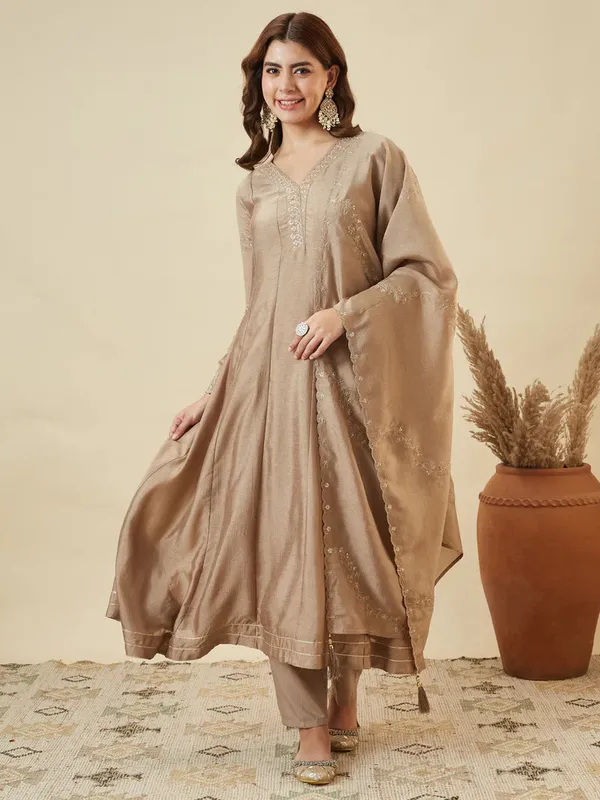 Beige_Earthloom_Anarkali_Set
