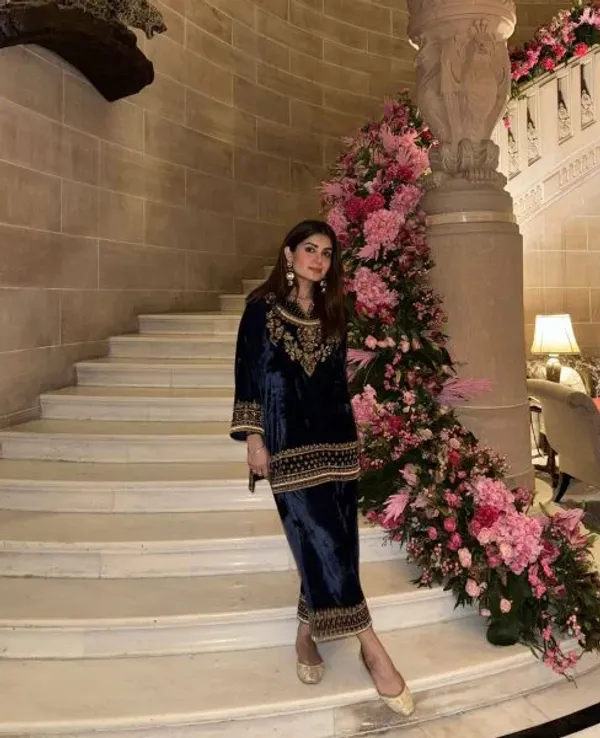 Navy_Velvet_Embroidered_Kurta_Plazzo