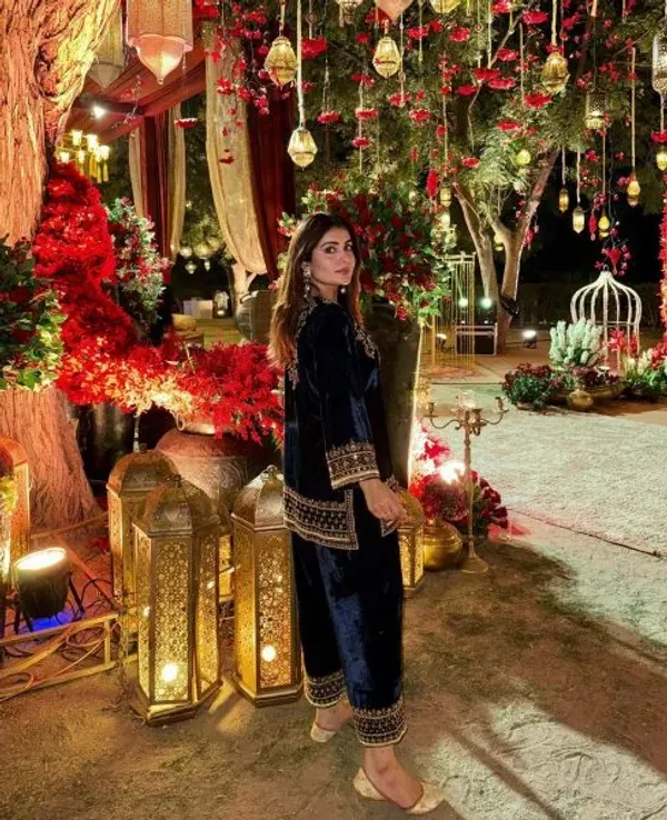 Navy_Velvet_Embroidered_Kurta_Plazzo
