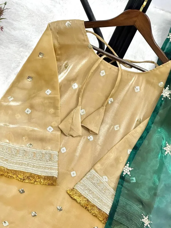 Champagne_Emerald_Silk_Set