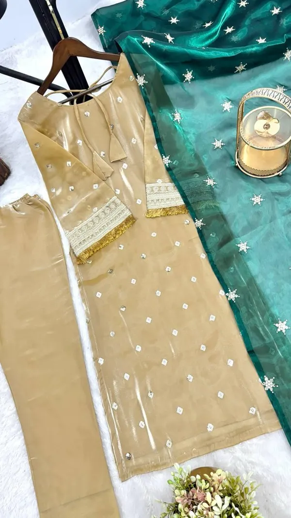 Champagne_Emerald_Silk_Set