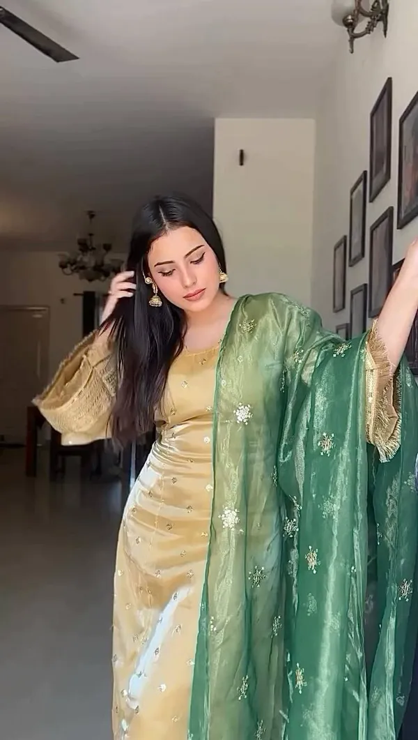 Champagne_Emerald_Silk_Set