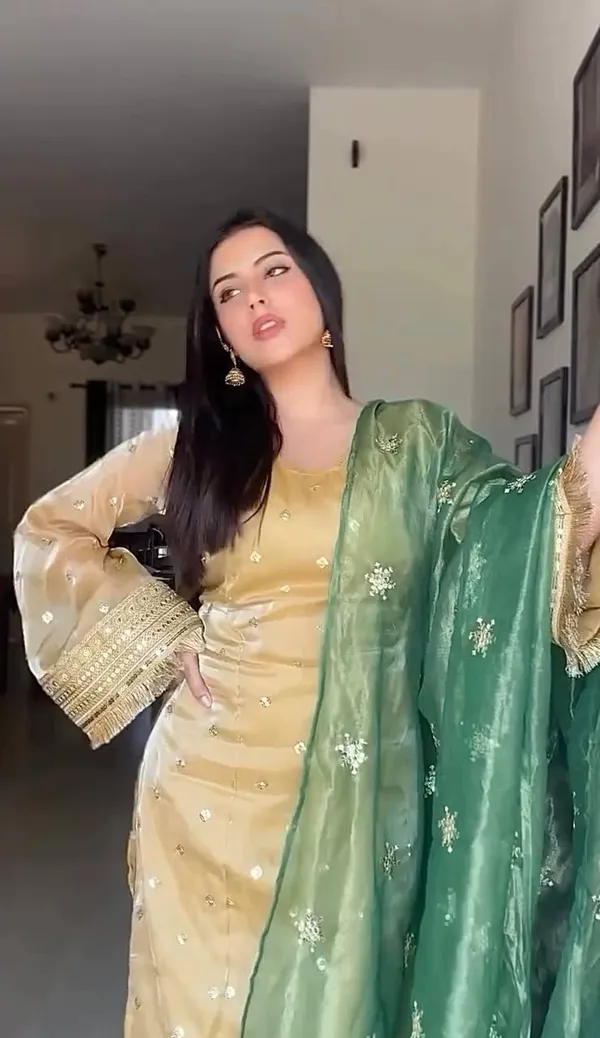Champagne_Emerald_Silk_Set