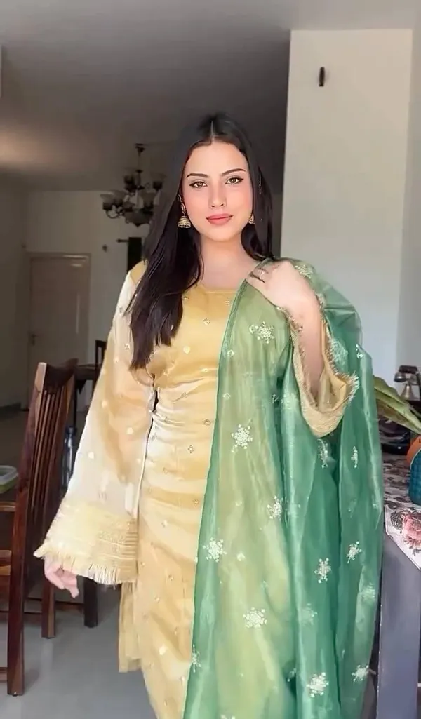 Champagne_Emerald_Silk_Set