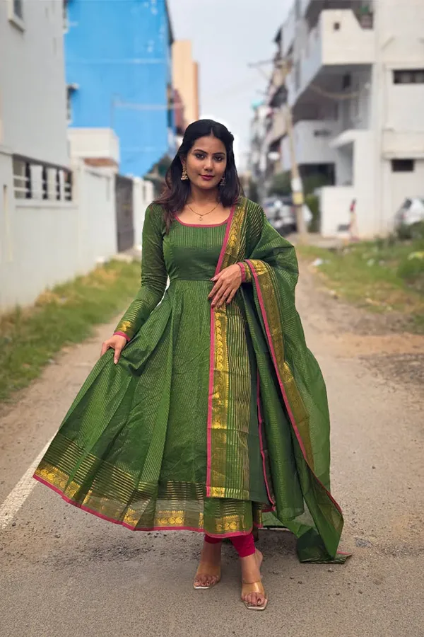 Emerald_Banarasi_Glow