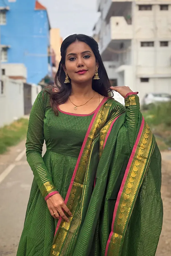Emerald_Banarasi_Glow