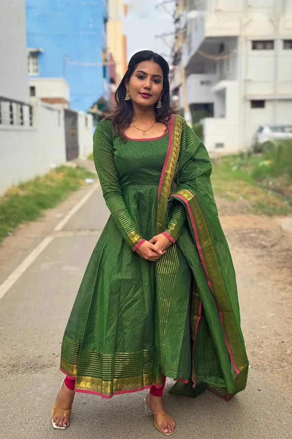 Emerald_Banarasi_Glow