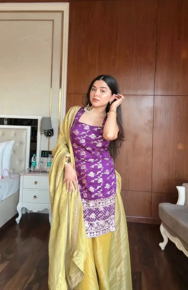 Gulnaar_Gold_Ensemble
