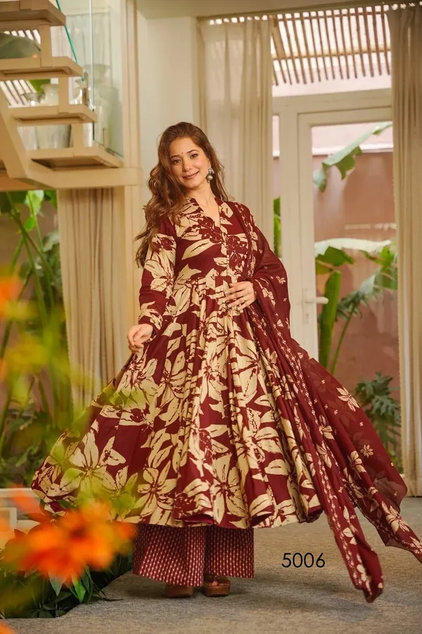Gulnaar_Muse_Muslin_Suit_Set