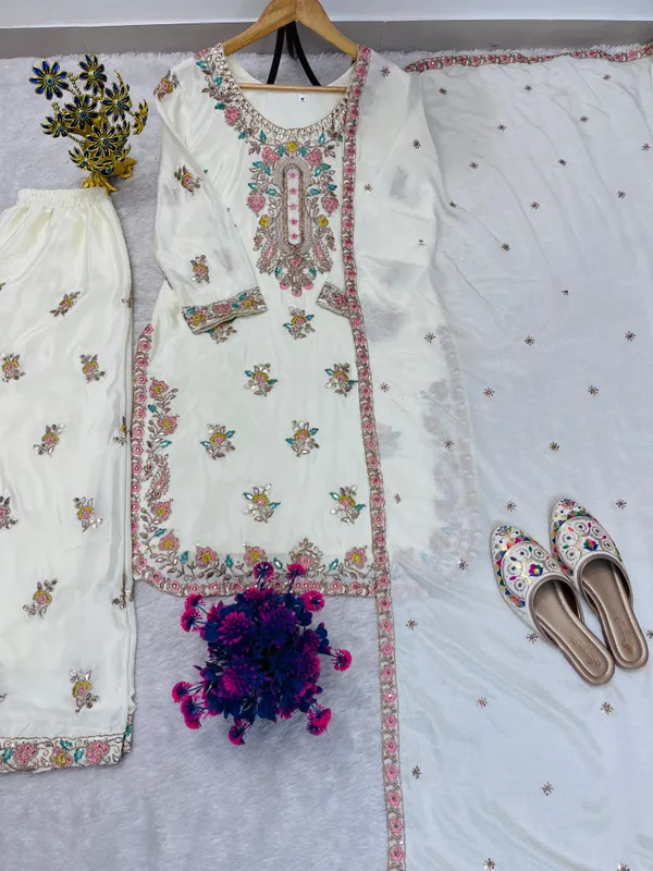 Ivory_Gulnaar_Chinon_Set