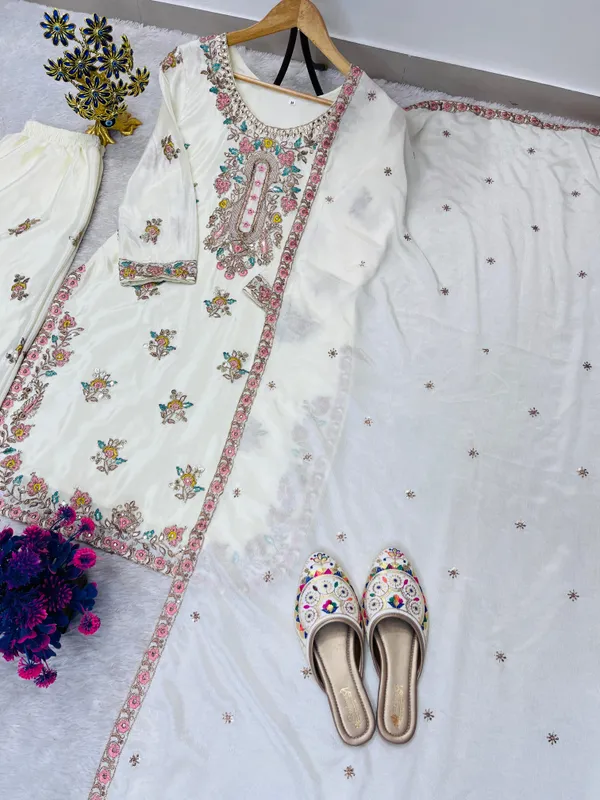 Ivory_Gulnaar_Chinon_Set