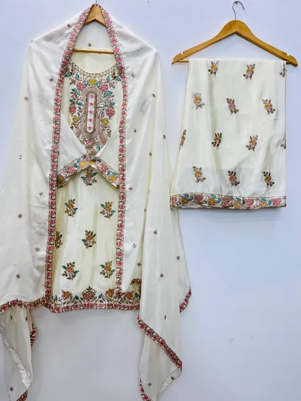 Ivory_Gulnaar_Chinon_Set