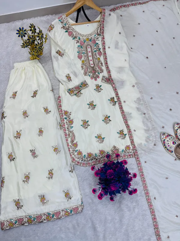 Ivory_Gulnaar_Chinon_Set