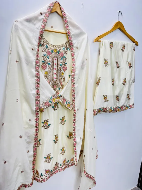 Ivory_Gulnaar_Chinon_Set