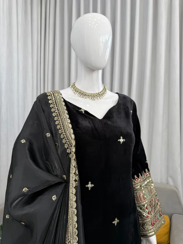 Noir_Ziya_Velvet_Suit_Set
