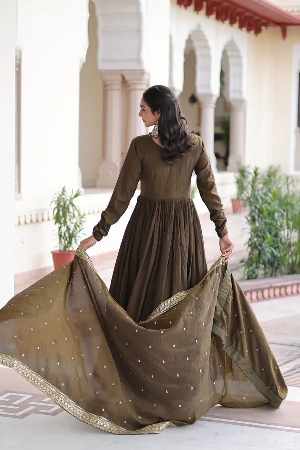 Olive_Zaria_Silk_Gown